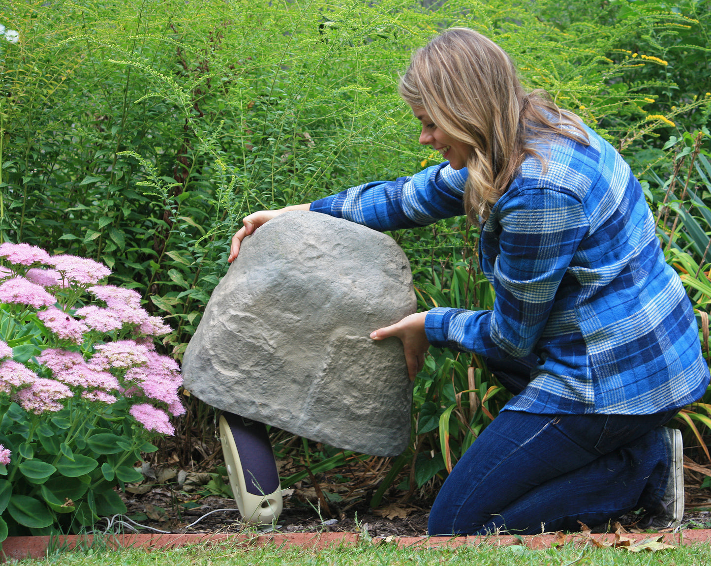 MED LANDSCAPE - DELUXE TEXTURED ROCK    17H X 19W X 15L